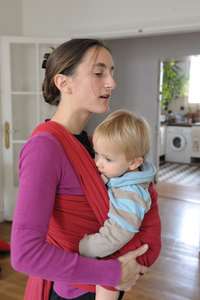 écharpe de portage bébé Baby In Sling With Mother